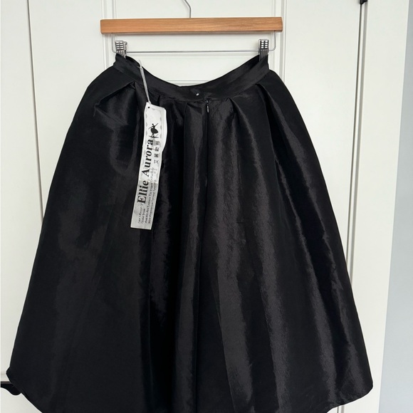 Party skirt in black taffeta NWT - Picture 3 of 7